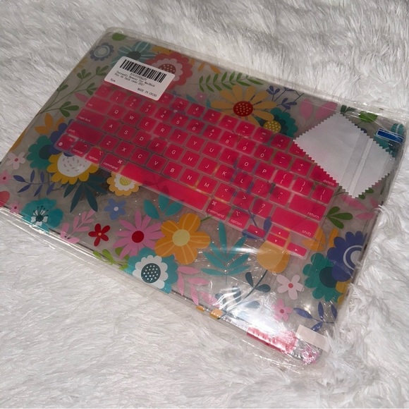 Floral MacBook 16 inch Case - Picture 1 of 5